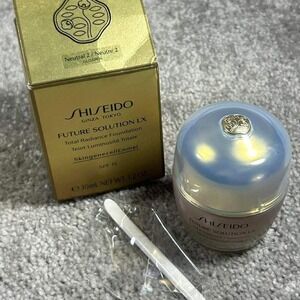 Shiseido Future Solution LX Total Radiance Foundation 1.2oz Neutral 2 SPF 15